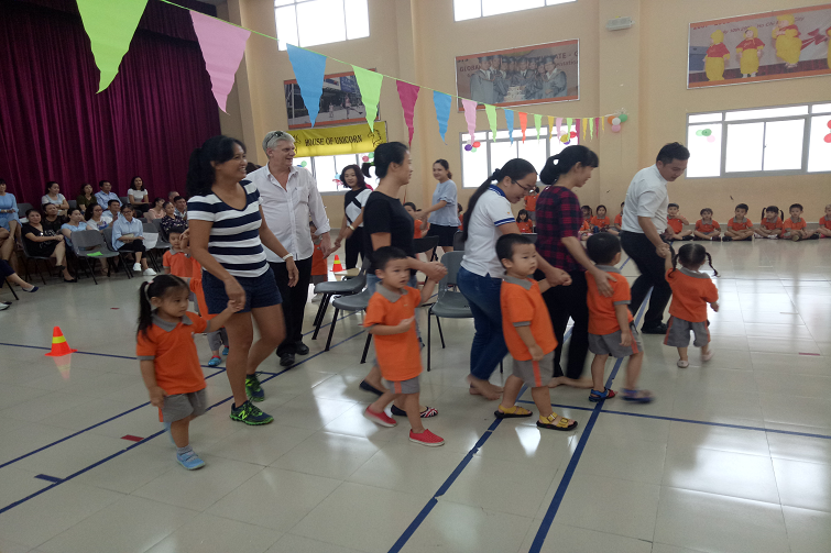 3.Chairs Race with Parents